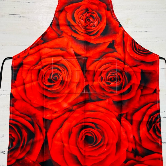 New red rose apron - Picture 2 of 2